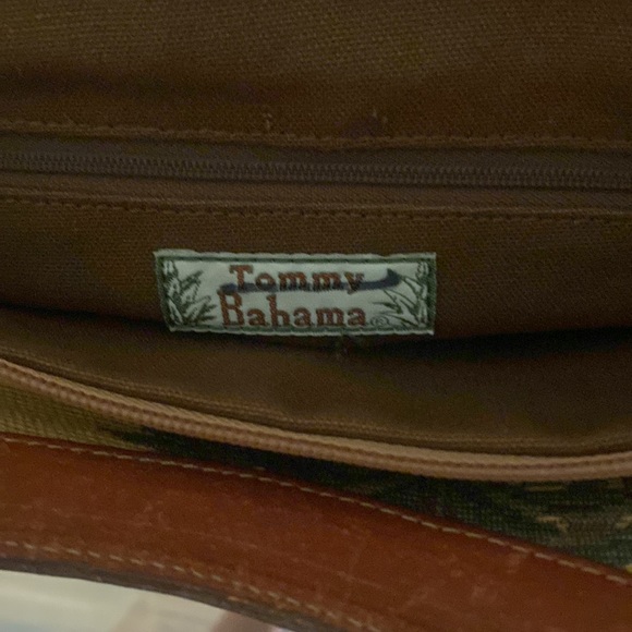 Beautiful tropical Tommy Bahama tapestry bag. - Picture 4 of 7